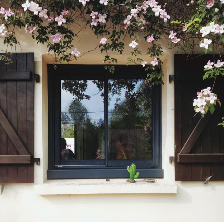 Pose de volets battants Sens